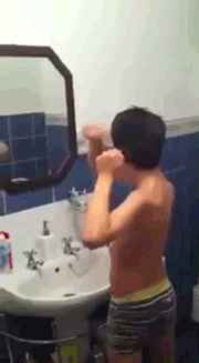 pred zrkadlom