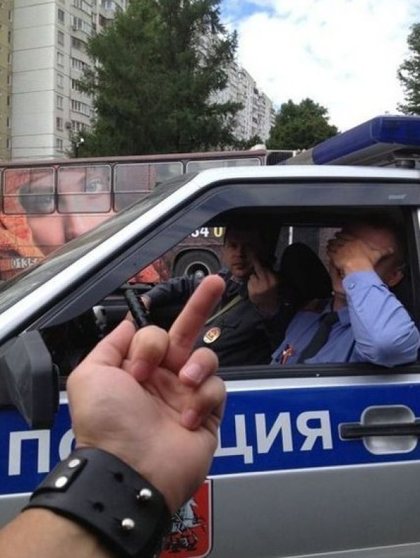 na policajtov