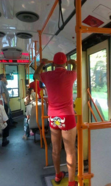 fall_fashion_fails_that_are_almost_too_shocking_for_words_640_26