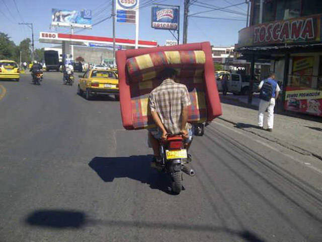 just_keep_moving_there_is_nothing_out_of_the_ordinary_happening_here_640_22