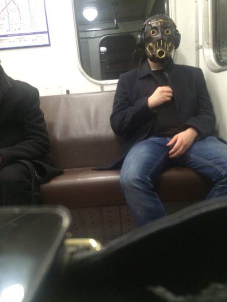 there_is_no_end_to_how_much_weirdness_happens_on_the_subway_640_01