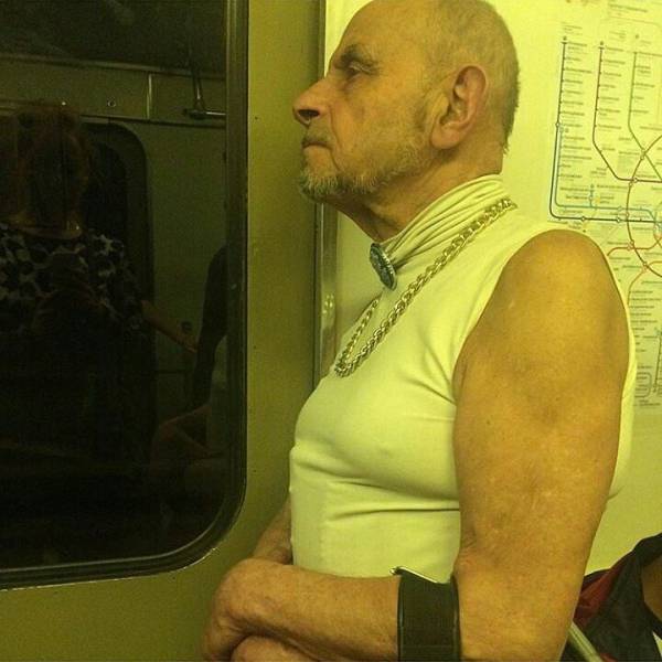 there_is_no_end_to_how_much_weirdness_happens_on_the_subway_640_05