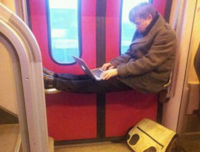 there_is_no_end_to_how_much_weirdness_happens_on_the_subway_640_12