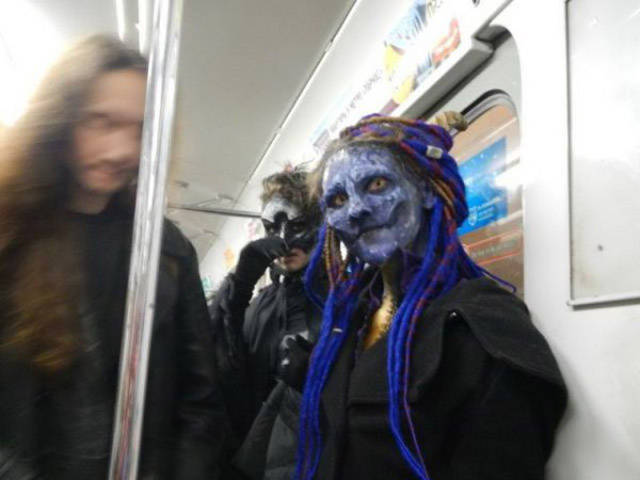 there_is_no_end_to_how_much_weirdness_happens_on_the_subway_640_13