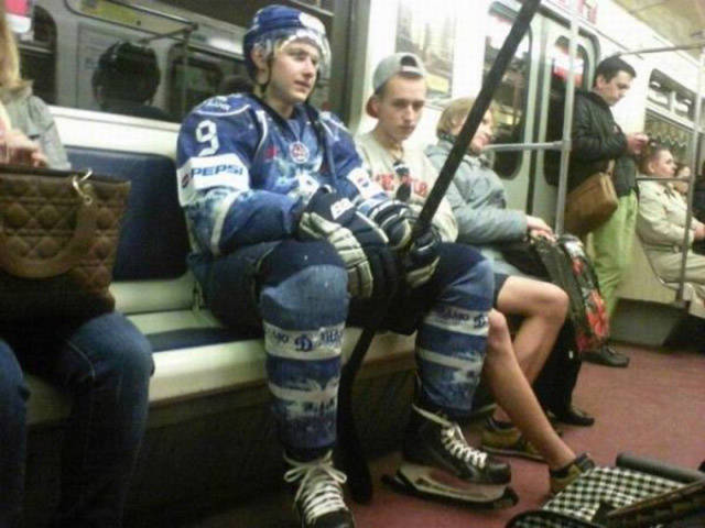 there_is_no_end_to_how_much_weirdness_happens_on_the_subway_640_15