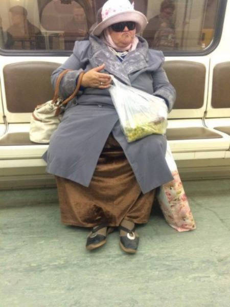 there_is_no_end_to_how_much_weirdness_happens_on_the_subway_640_16