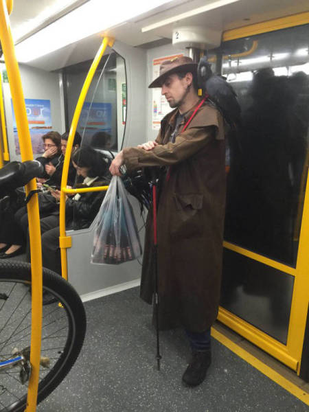 there_is_no_end_to_how_much_weirdness_happens_on_the_subway_640_17