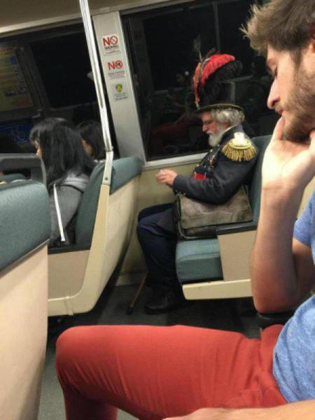 there_is_no_end_to_how_much_weirdness_happens_on_the_subway_640_18