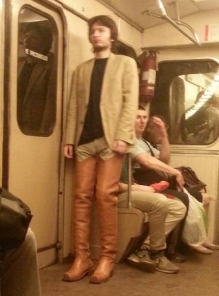 there_is_no_end_to_how_much_weirdness_happens_on_the_subway_640_20