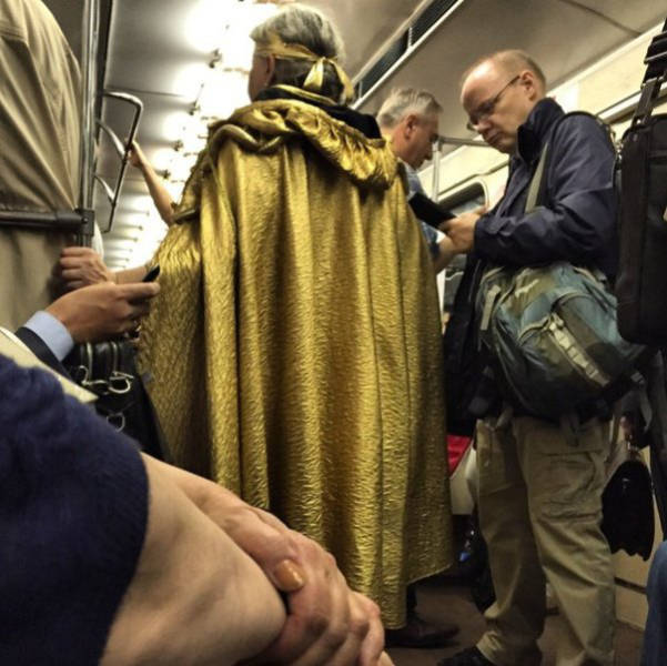 there_is_no_end_to_how_much_weirdness_happens_on_the_subway_640_21