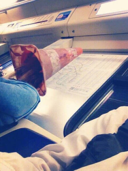 there_is_no_end_to_how_much_weirdness_happens_on_the_subway_640_22