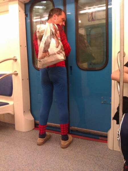 there_is_no_end_to_how_much_weirdness_happens_on_the_subway_640_23