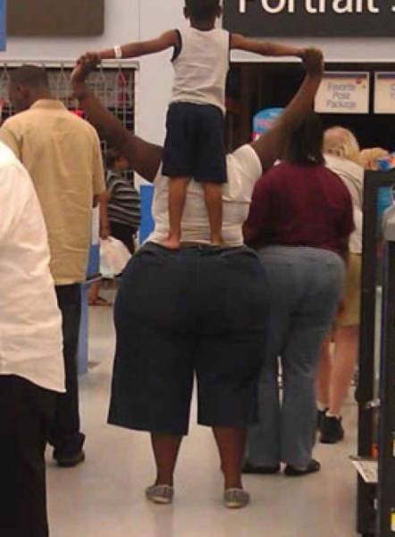 you_can_always_trust_walmart_to_bring_out_the_classier_side_of_people_640_27