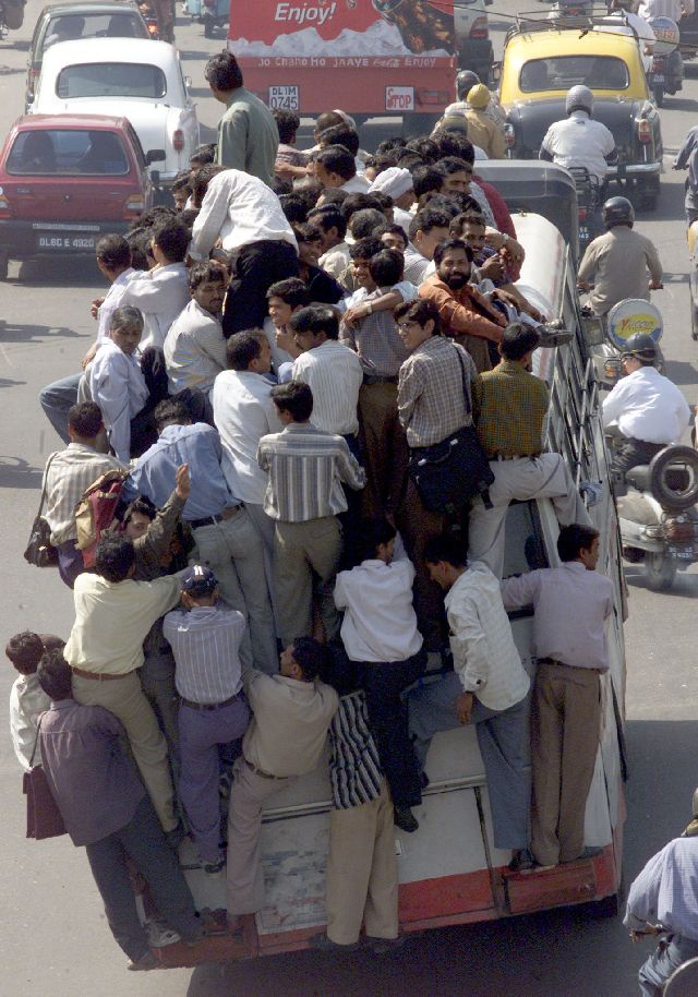 overloaded_vehicles_23