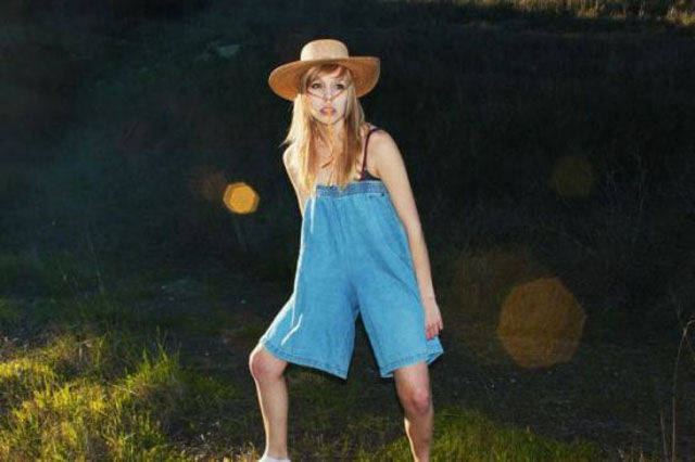 models_that_make_posing_look_really_hard_640_42