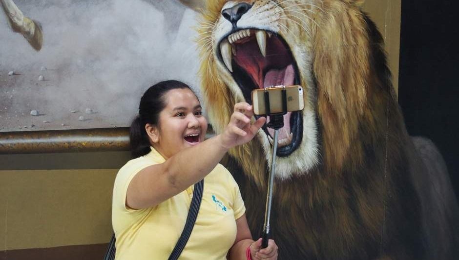 #FunnyNews: Chcel si spraviť selfie a zničil vzácnu sochu z 18. storočia