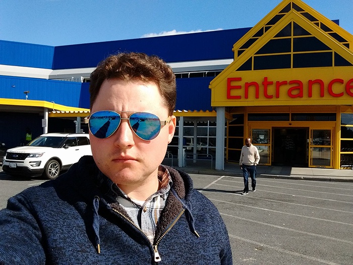 Muž tajne dokumentuje ako ho žena vzala do obchodného domu IKEA a zisťuje, prečo tam vlastne išli