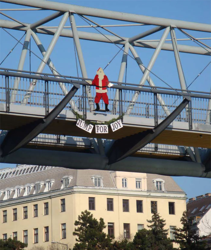 christmas-design-fail-252-5a2e52a23ee6f__700