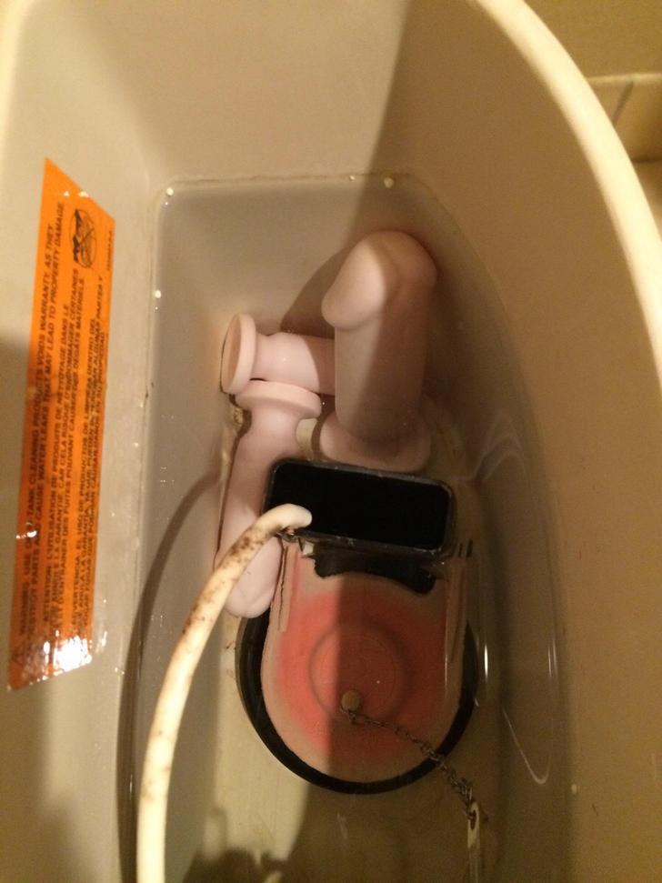 hotel-toilet-stops-working-and-they-discover-the-problem