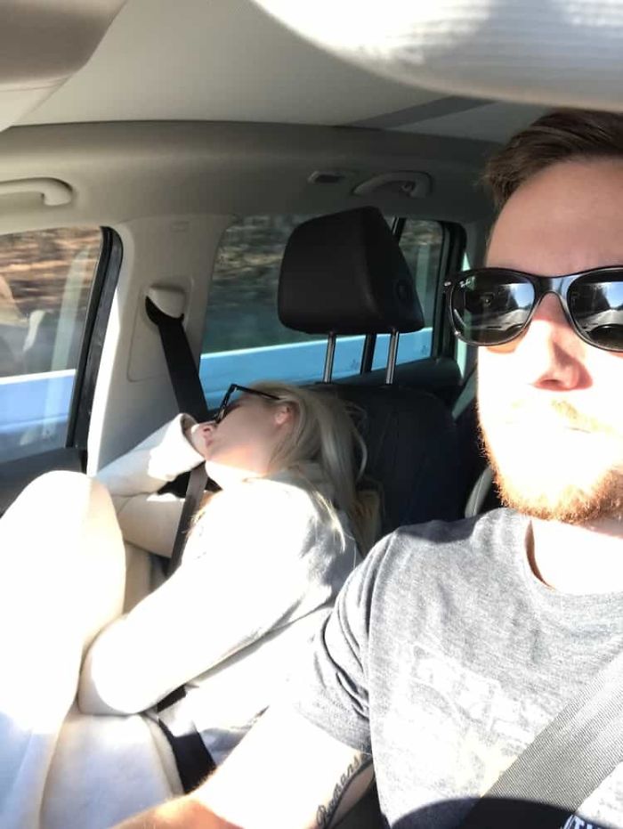road-trip-sleeping-wife-pictures-husband-mrmagoo21-12-5a434c94bd21d-jpeg__700