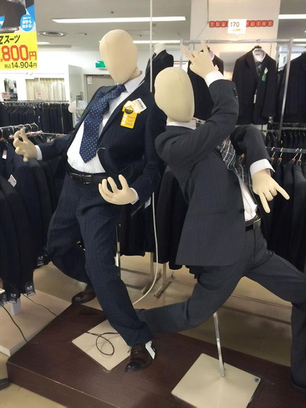 funny-mannequins-27-5ab3bde783a2e__605