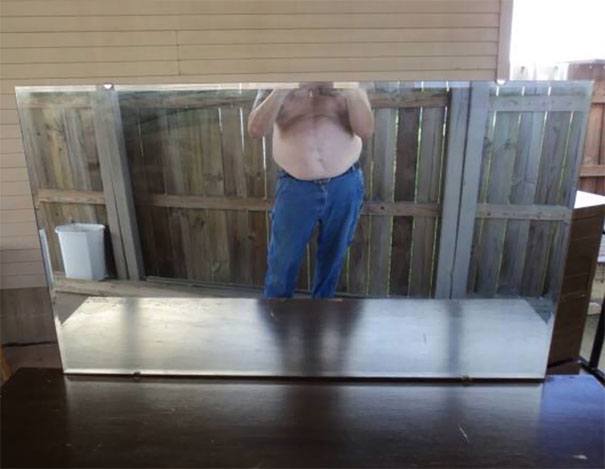 funny-people-sell-mirrors-reflections-22-5ab4bebe3046e__605