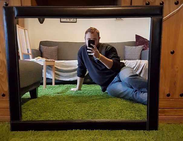funny-people-sell-mirrors-reflections-5ab4b52e61c7d__605