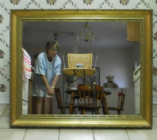 funny-people-sell-mirrors-reflections-66-5ab4d255c87f6__605