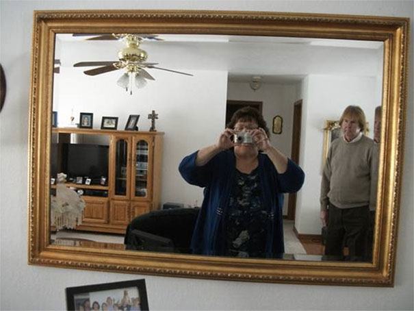 funny-people-sell-mirrors-reflections-67-5ab4d2ef878dc__605