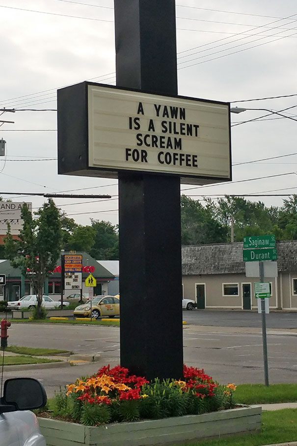 Creative-Funny-Shops-184-5ac4c5afac8f7__605