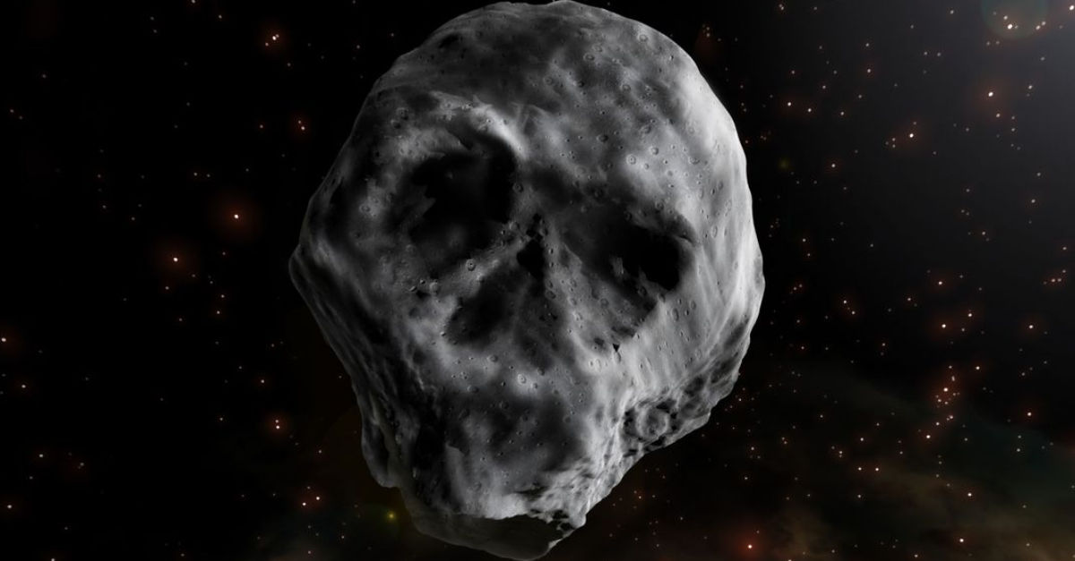 Náhoda? Asteorid v tvare ľudskej lebky preletel popri Zemi minulý rok tesne pred Haloweenom