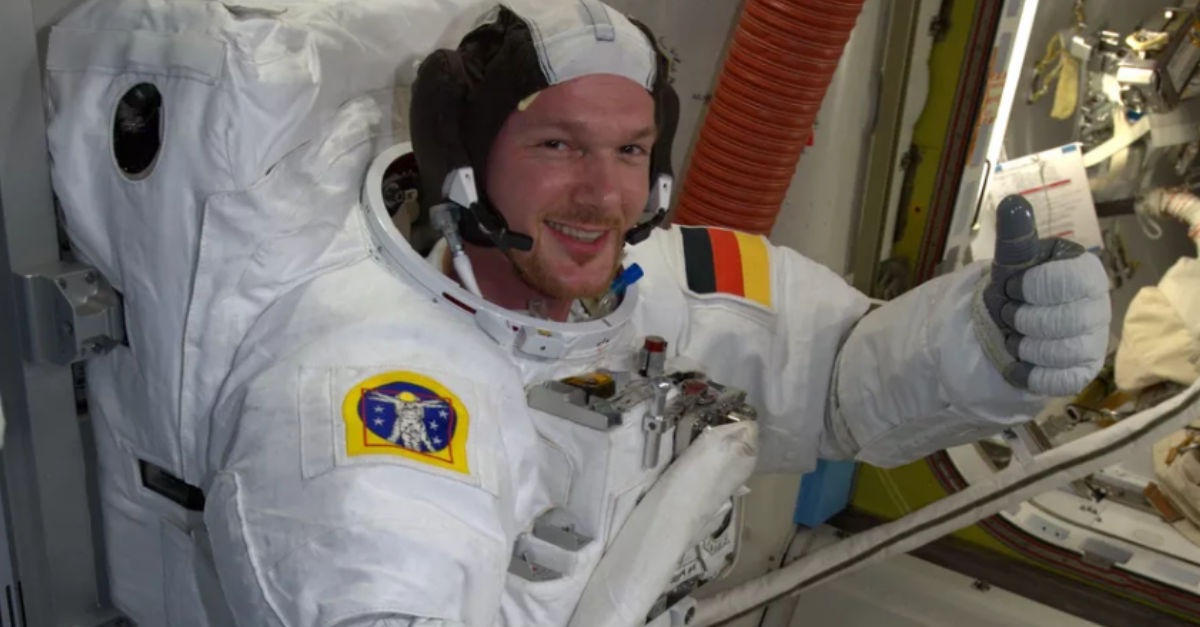 Astronauti našli dieru v lodi, zapchali ju palcom