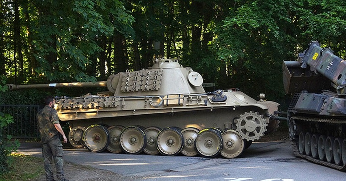 Nemecký dôchodca skladoval vo svojej pivnici tank. Teraz mu hrozí pokuta pol milióna