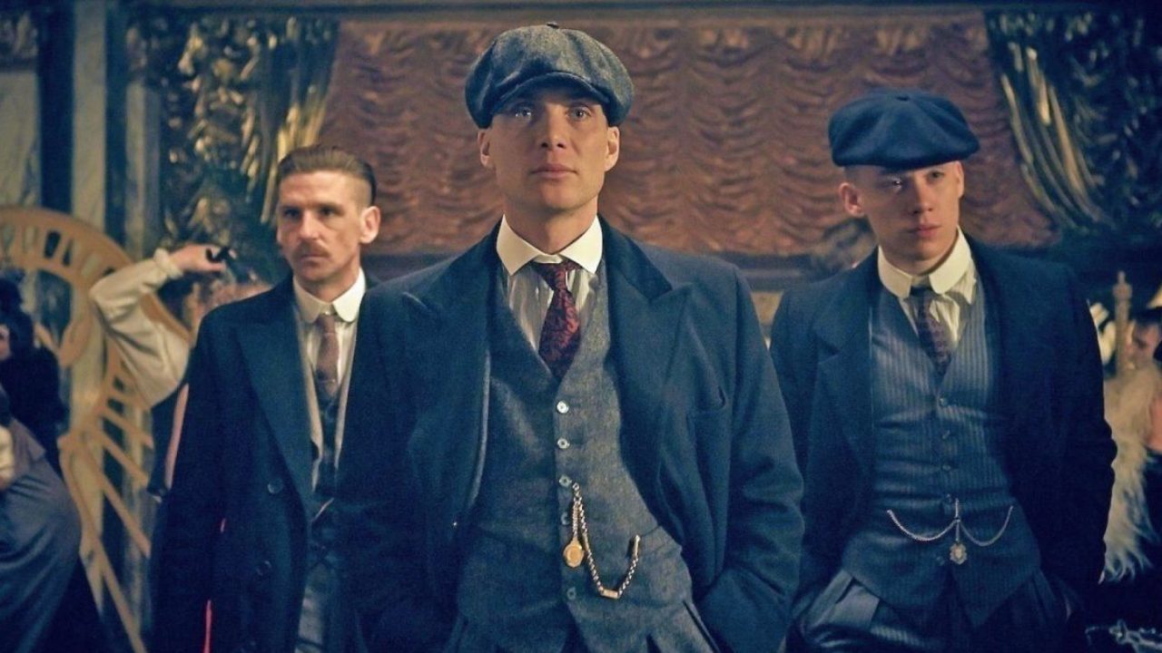 Peaky Blinders sa vrátia na obrazovky už začiatkom roku 2022. Tešiť sa môžeme na Toma Hardyho, aj Cilliana Murphyho