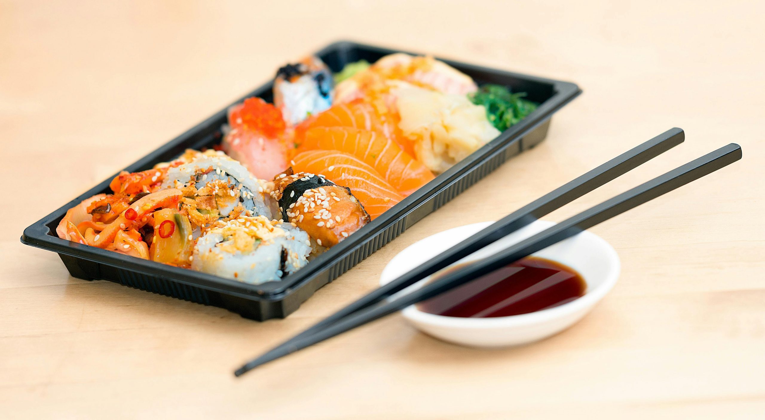 Táto japonská reštaurácia robí najmenšie sushi na svete. Je tak malé, že si ho môžete naskladať na prst