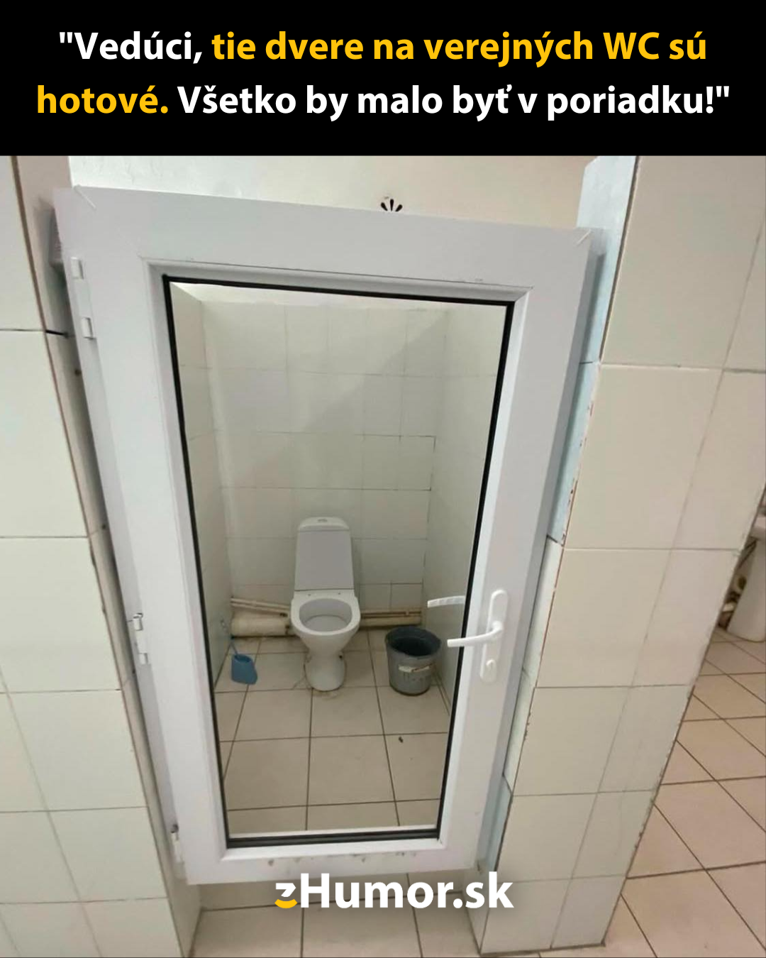 Majstri montovali dvere na WC