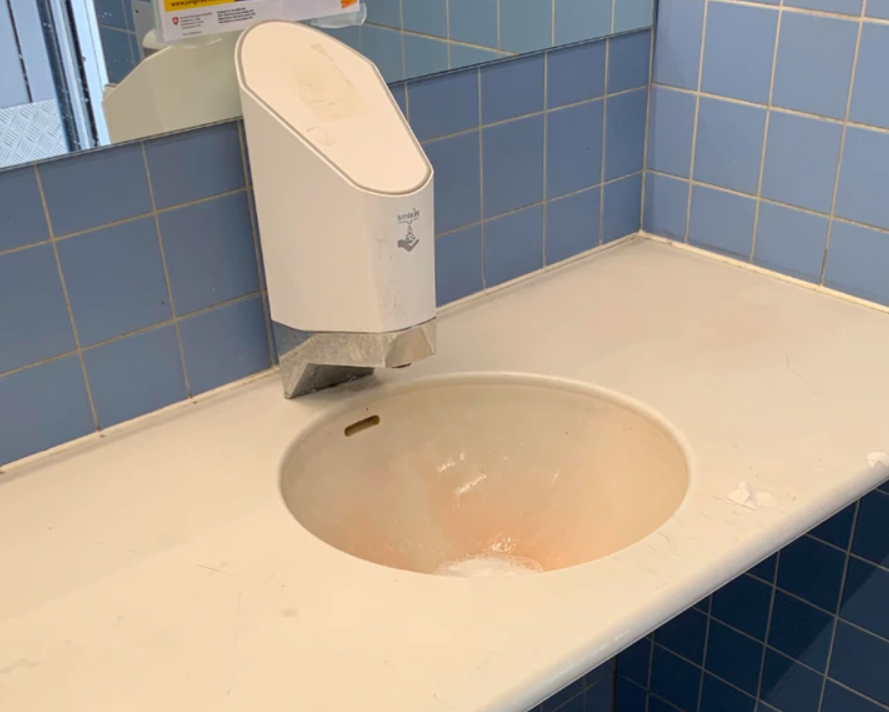 Zariadenie nad umývadlom