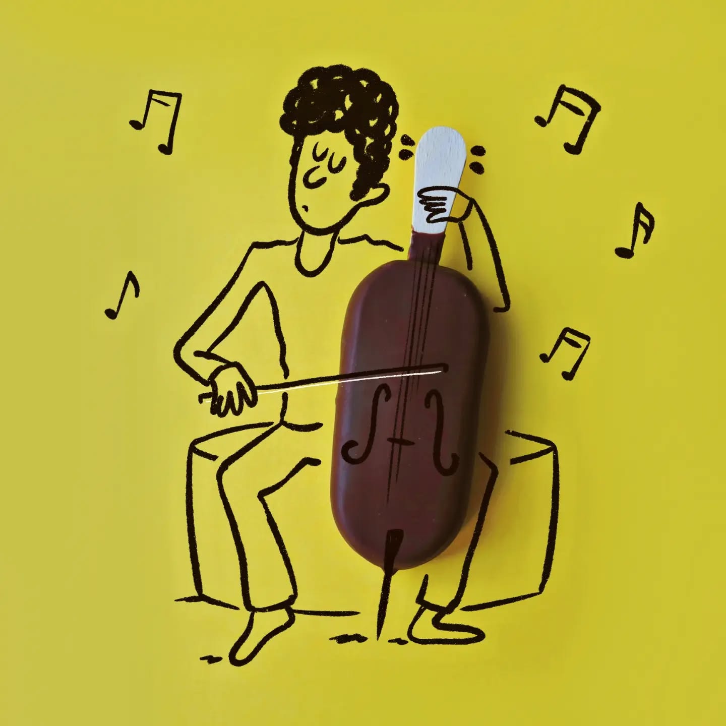 Ilustrácia hudobníka s nanukom ako violončelo na žltom pozadí, obklopeného notami.