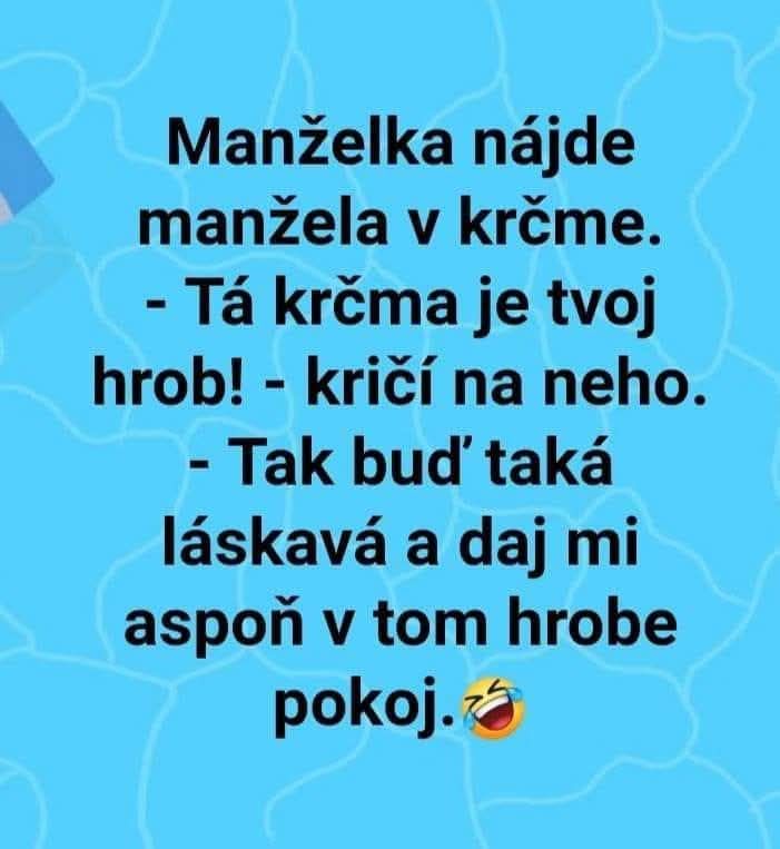 Text na obrázku o manželke a manželovi v krčme s humoristickým podtónom.