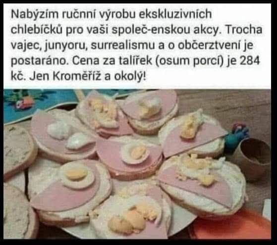 Chlebíčky s vajcom a šunkou na tanieri, ponuka občerstvenia pre spoločenské akcie v oblasti Kroměříž.