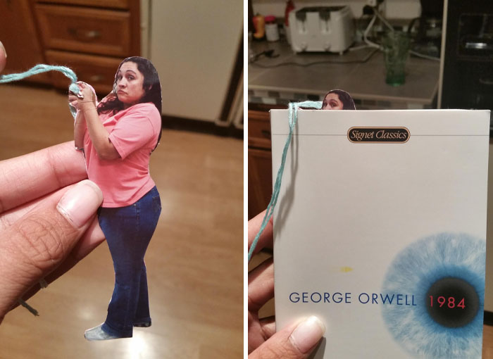 Papierová záložka s osobou držiacou povrázok, použitá v knihe George Orwell 1984.