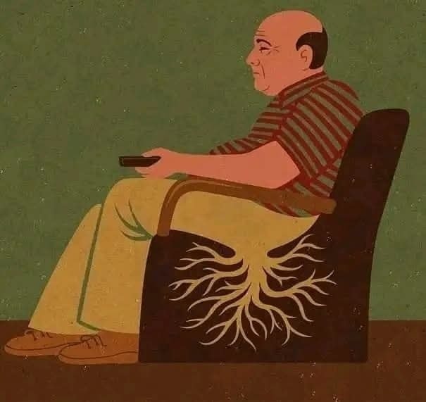 Muž sedí v kresle s koreňmi, ktoré symbolizujú nehybnosť a rutinu, držiac diaľkový ovládač v ruke.