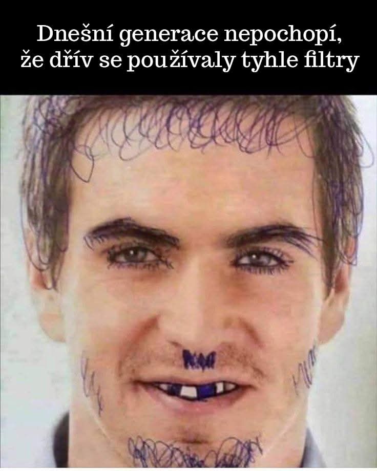 Kreatívna úprava tváre pomocou trvalého fixu ako staré filtre pred digitálnou érou.