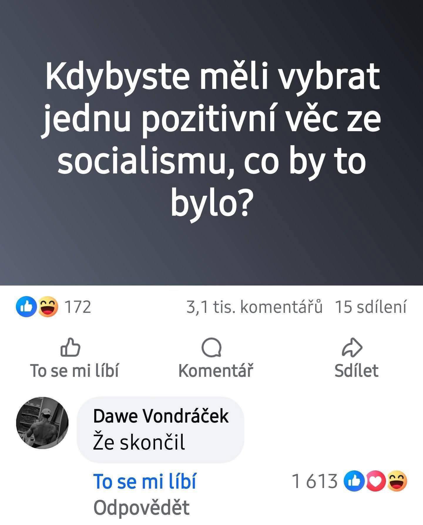 Text na obrázku sa pýta na pozitívnu vec zo socializmu, komentár odpovedá: Že skončil.