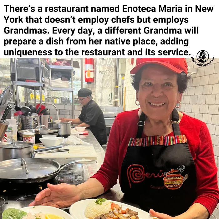 Staršia žena v kuchyni reštaurácie Enoteca Maria New York pripravuje tradičný pokrm.