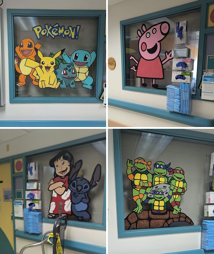 Detské kresby na oknách nemocnice: Pokémon, Peppa Pig, animované postavy a Ninja korytnačky.