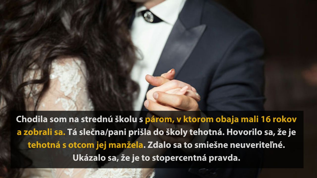 Mladý pár na svadbe, držiaci sa za ruky, v elegantných šatách a oblekoch.