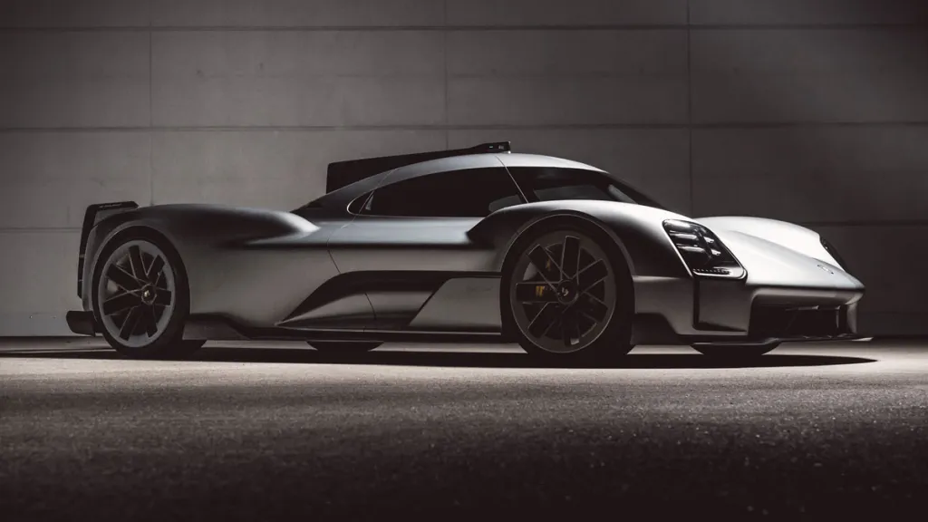 Moderné športové auto s aerodynamickým dizajnom na tmavom pozadí v garáži.