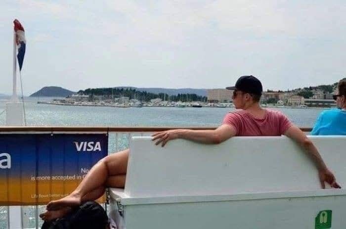 Čie sú tie nohy?