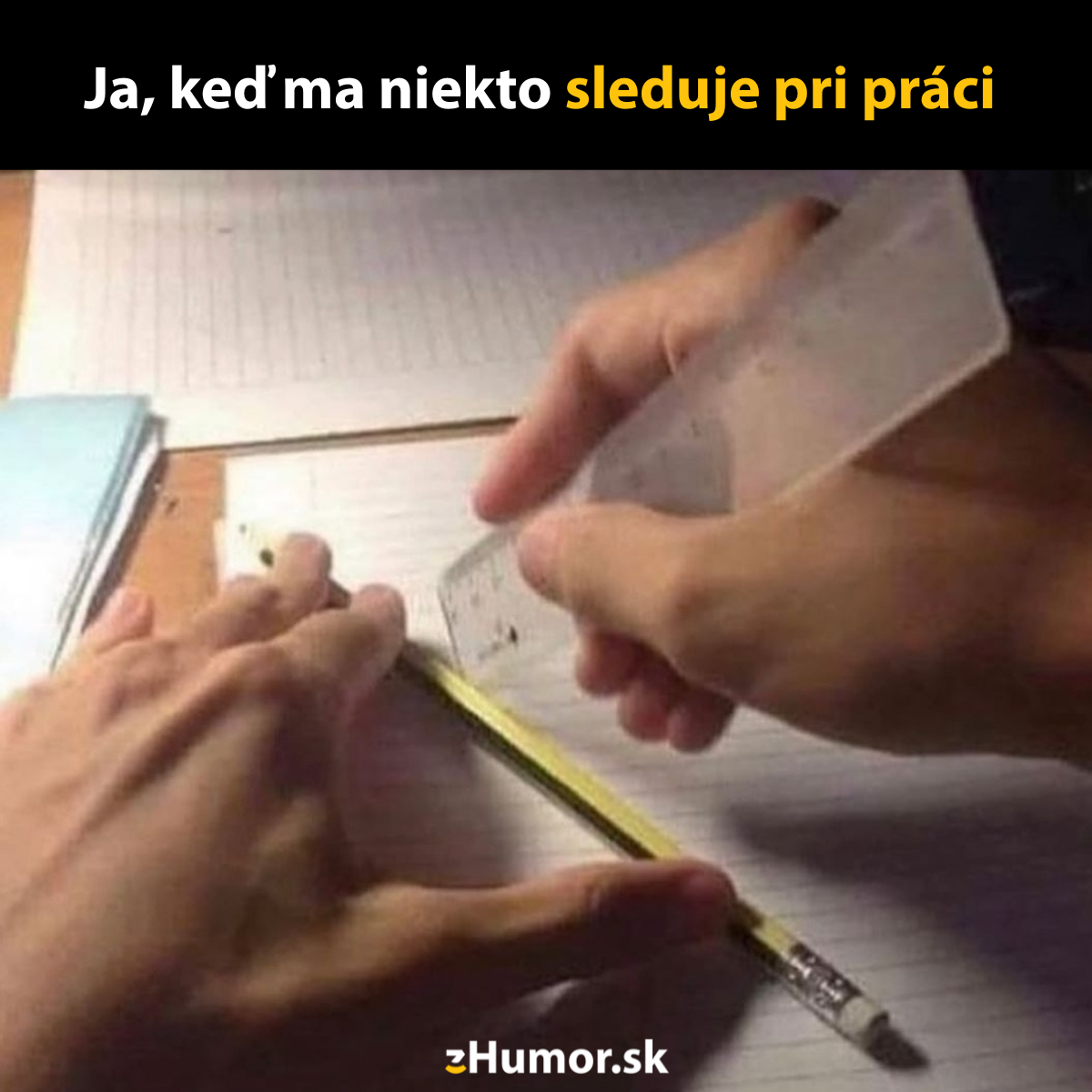 Situácia, keď sa na nás niekto pozerá pri práci